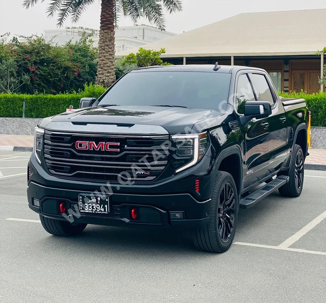 جي ام سي  سييرا  اي تي 4  2022  اوتوماتيك  28,000 كم  8 سلندر  دفع رباعي  بيكب  أسود