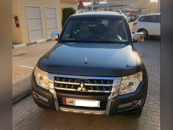 ميتسوبيشي  باجيرو  GLS  2016  اوتوماتيك  188,000 كم  6 سلندر  دفع رباعي  اس يو في  رمادي