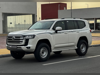 Toyota  Land Cruiser  GXR  2023  Automatic  28,000 Km  6 Cylinder  Four Wheel Drive (4WD)  SUV  White  With Warranty