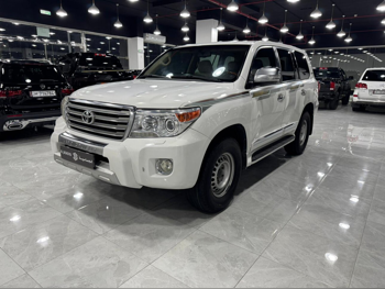 Toyota  Land Cruiser  GXR  2013  Automatic  348,000 Km  8 Cylinder  Four Wheel Drive (4WD)  SUV  White