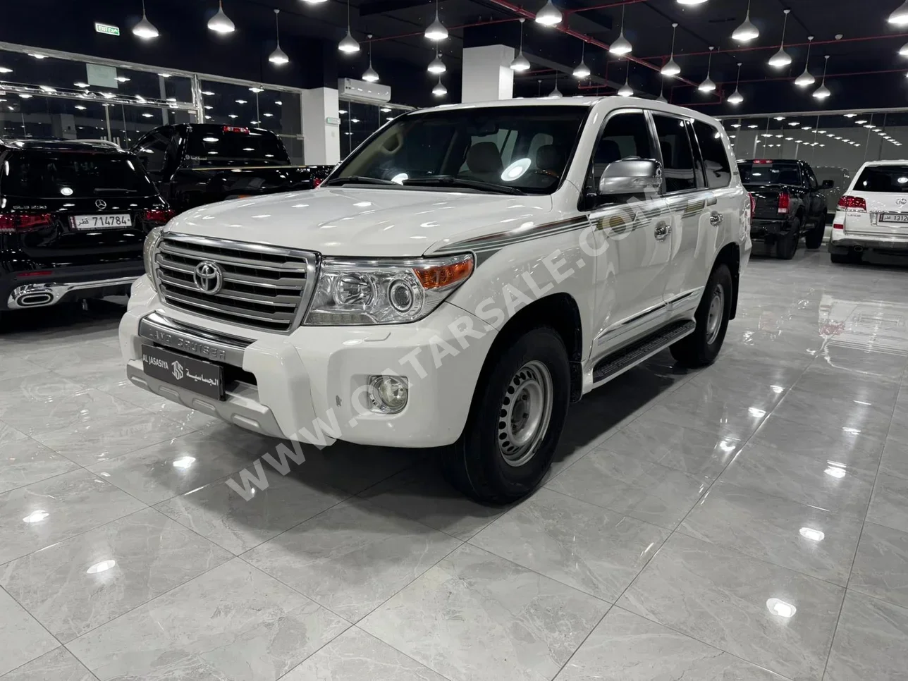 Toyota Land Cruiser GXR 2013 Automatic 348,000 Km 8 Cylinder Four Wheel Drive (4WD) SUV White