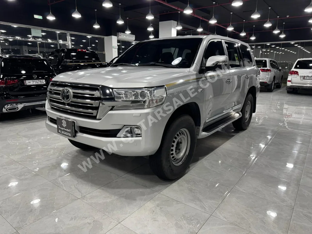 تويوتا لاند كروزر في اكس ار 2021 اوتوماتيك 239,000 كم 8 سلندر دفع رباعي اس يو في فضي