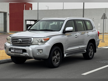 Toyota  Land Cruiser  GXR  2013  Automatic  343,000 Km  8 Cylinder  Four Wheel Drive (4WD)  Sedan  Silver