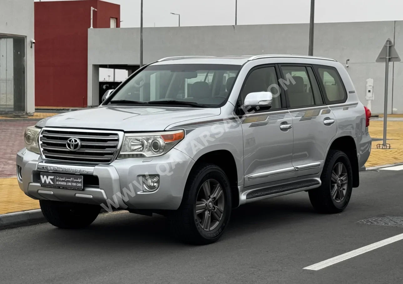 Toyota  Land Cruiser  GXR  2013  Automatic  343,000 Km  8 Cylinder  Four Wheel Drive (4WD)  Sedan  Silver