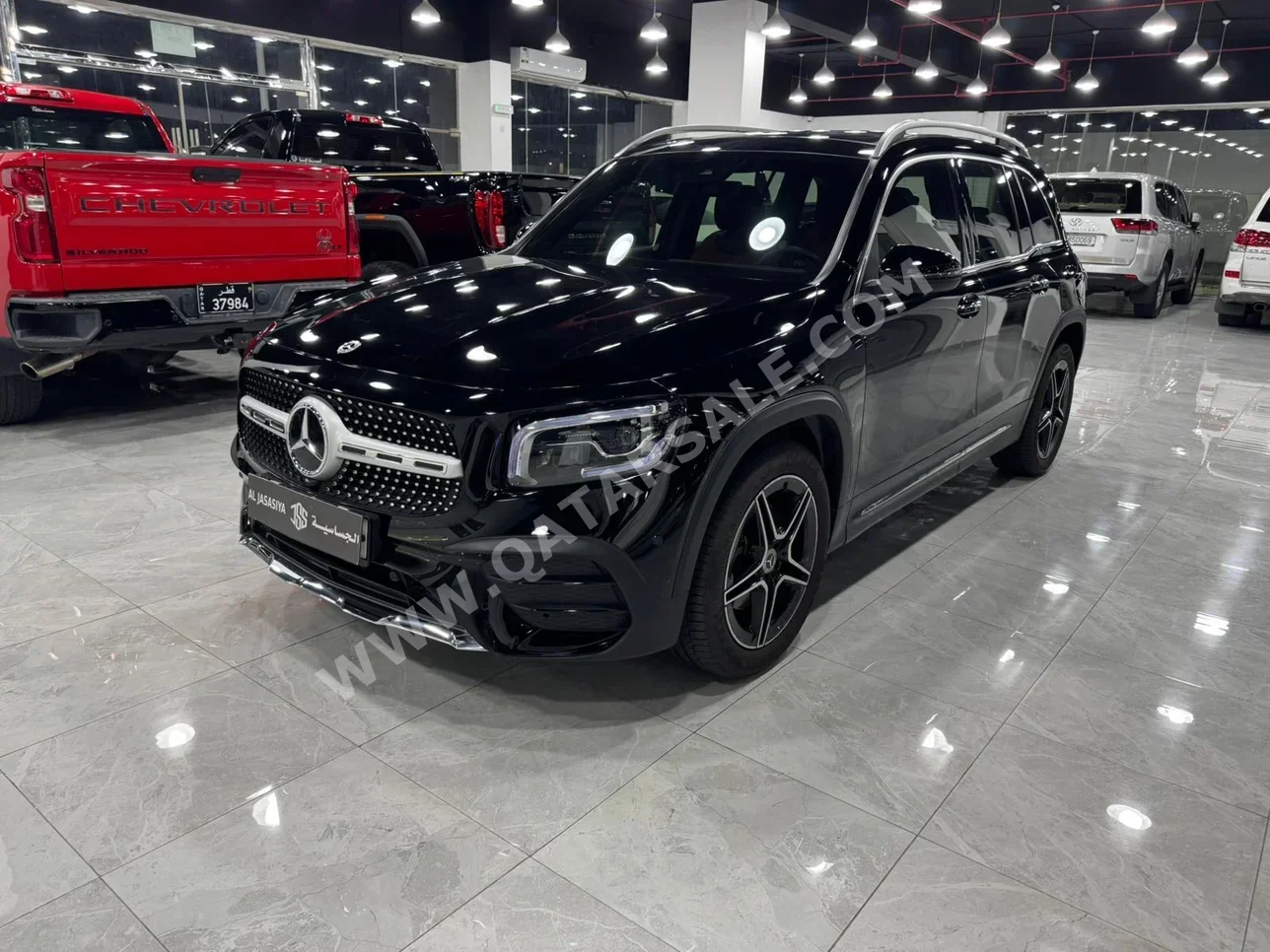 مرسيدس - بنز جي ال بي 250 2023 اوتوماتيك 4,000 كم 6 سلندر دفع رباعي اس يو في أسود تحت الضمان