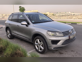 فوكس واغن  طوارق  اليجانس بريميوم  2016  اوتوماتيك  128,000 كم  6 سلندر  دفع رباعي  اس يو في  فضي