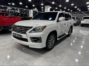 Lexus  LX  570 S  2014  Automatic  210,000 Km  8 Cylinder  Four Wheel Drive (4WD)  SUV  White