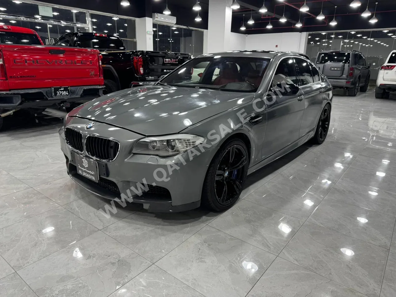 بي ام دبليو  الفئة - ام  5  2013  اوتوماتيك  164,000 كم  8 سلندر  دفع خلفي  سيدان  رمادي