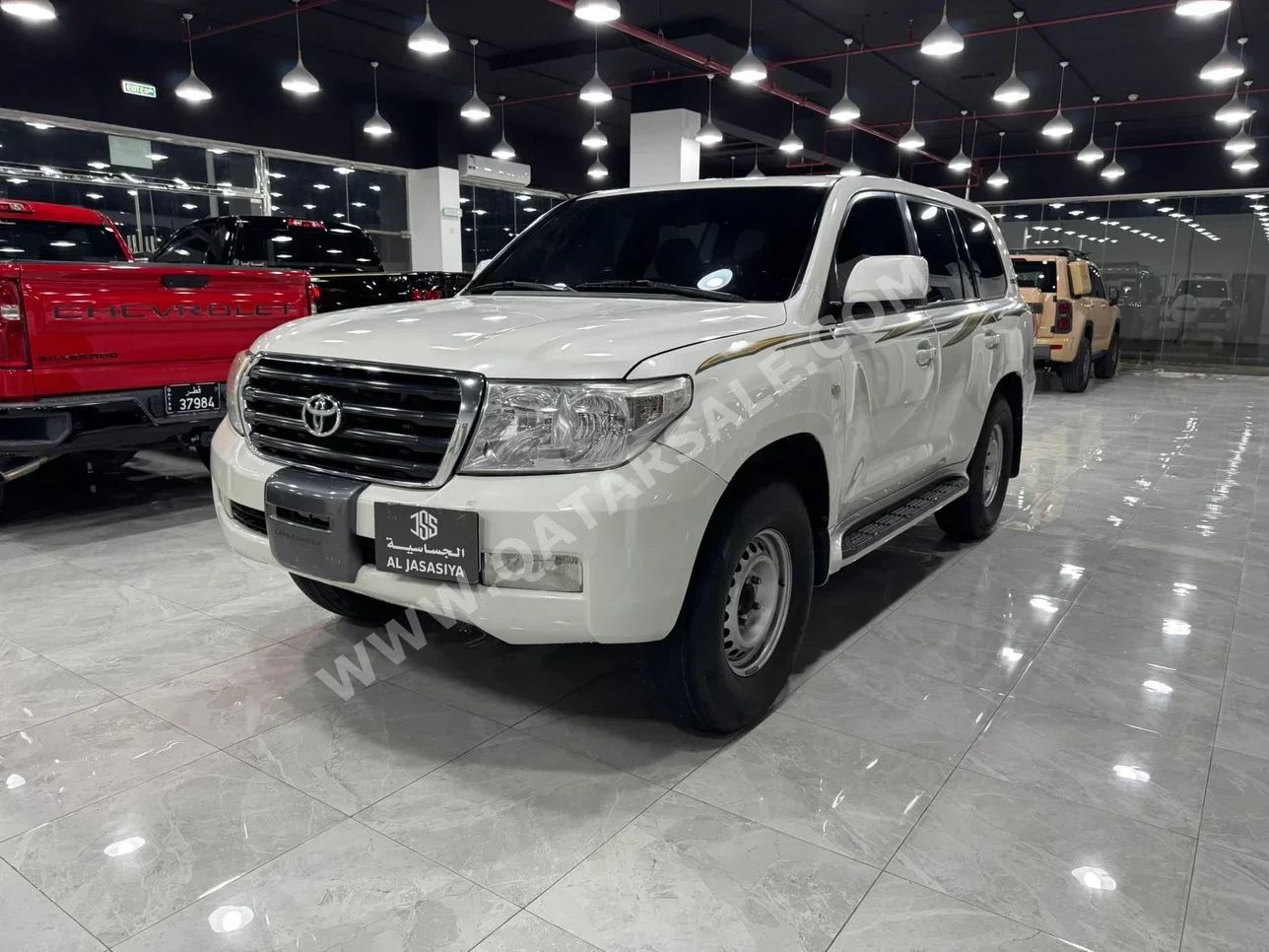 تويوتا  لاند كروزر  جي  2010  اوتوماتيك  487,000 كم  6 سلندر  دفع رباعي  اس يو في  أبيض