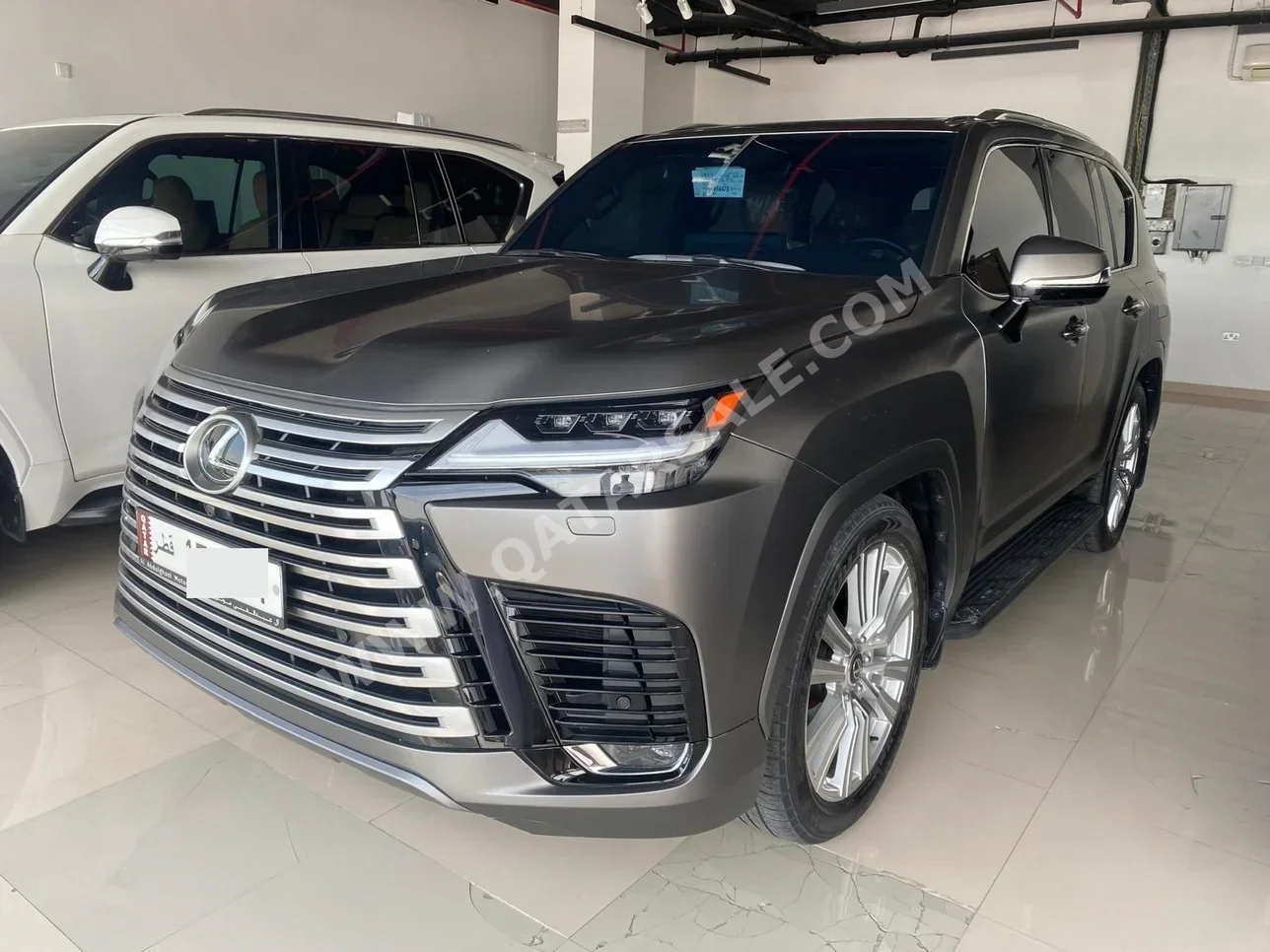 لكزس ال اكس 600 لكجري 2024 اوتوماتيك 25,000 كم 6 سلندر دفع رباعي اس يو في رمادي تحت الضمان