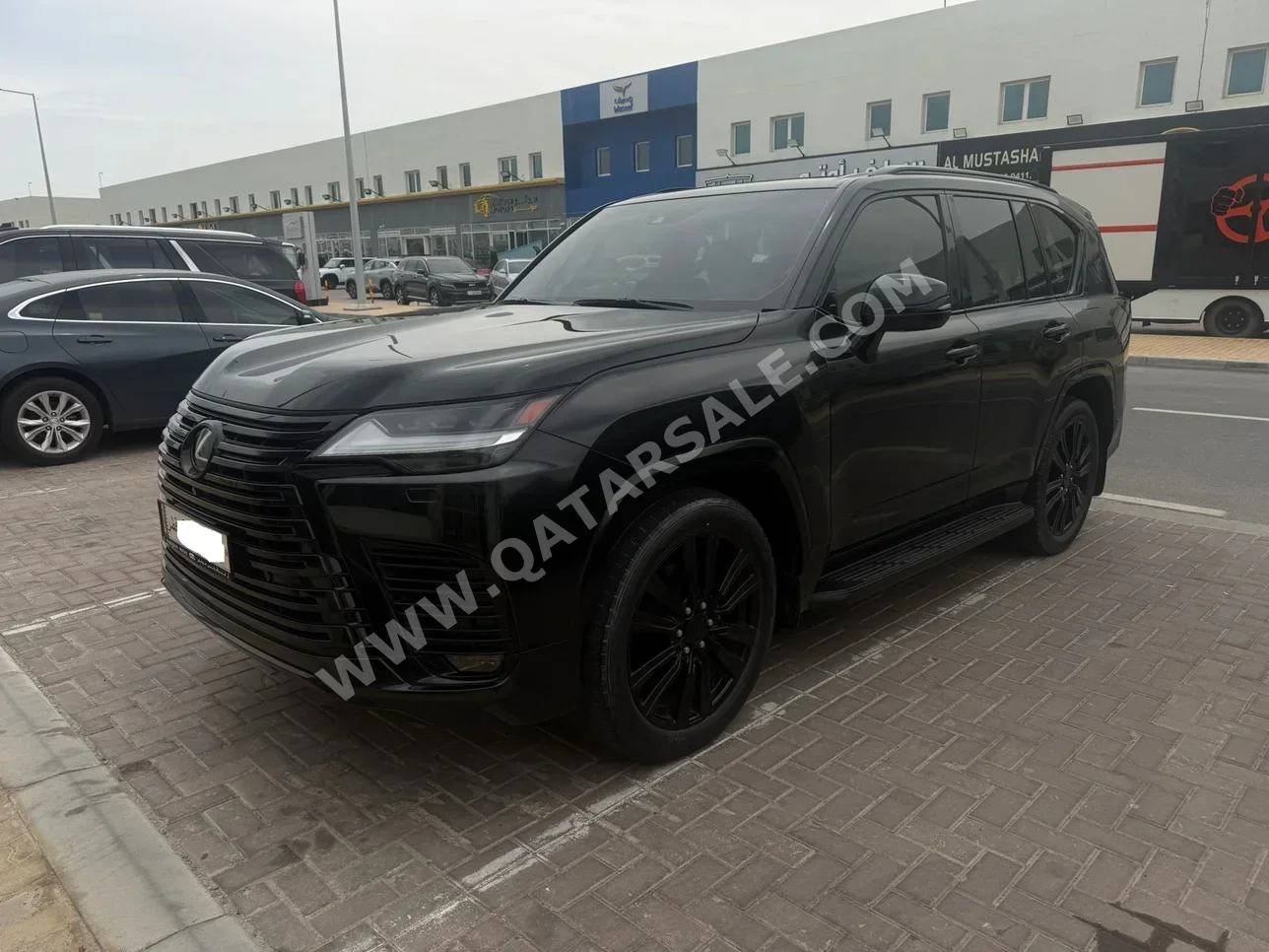 لكزس ال اكس 600 لكجري 2024 اوتوماتيك 50,000 كم 6 سلندر دفع رباعي اس يو في أسود تحت الضمان