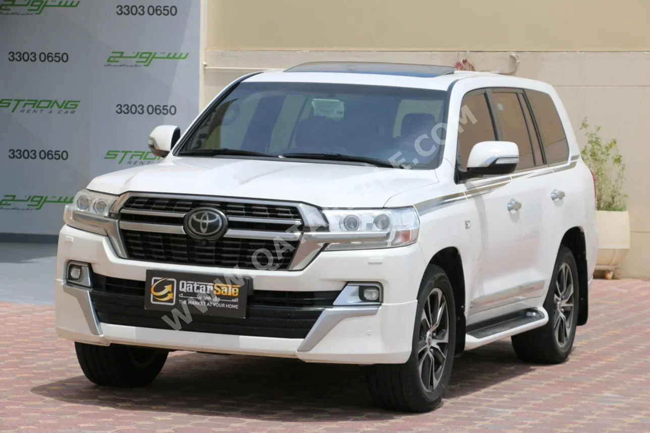 Toyota  Land Cruiser  VXR  2021  Automatic  269,000 Km  8 Cylinder  Four Wheel Drive (4WD)  SUV  White