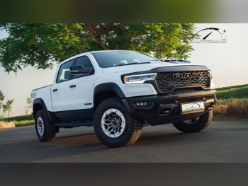 دودج  رام  1500 ار اتش او  2026  اوتوماتيك  0 كم  6 سلندر  دفع رباعي  بيكب  أبيض  تحت الضمان