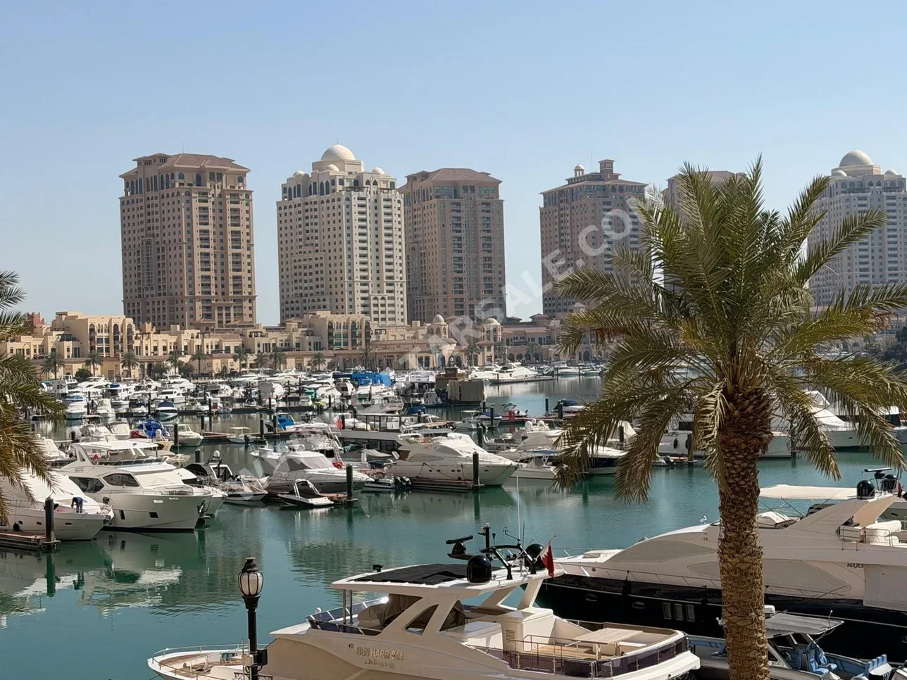 تاون هاوس  - نصف مفروشة  - الدوحة  - اللؤلؤة  - 4 غرف نوم