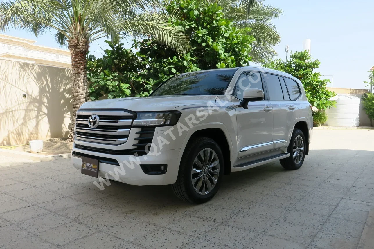 Toyota  Land Cruiser  GXR Twin Turbo  2025  Automatic  700 Km  6 Cylinder  Four Wheel Drive (4WD)  SUV  White  With Warranty