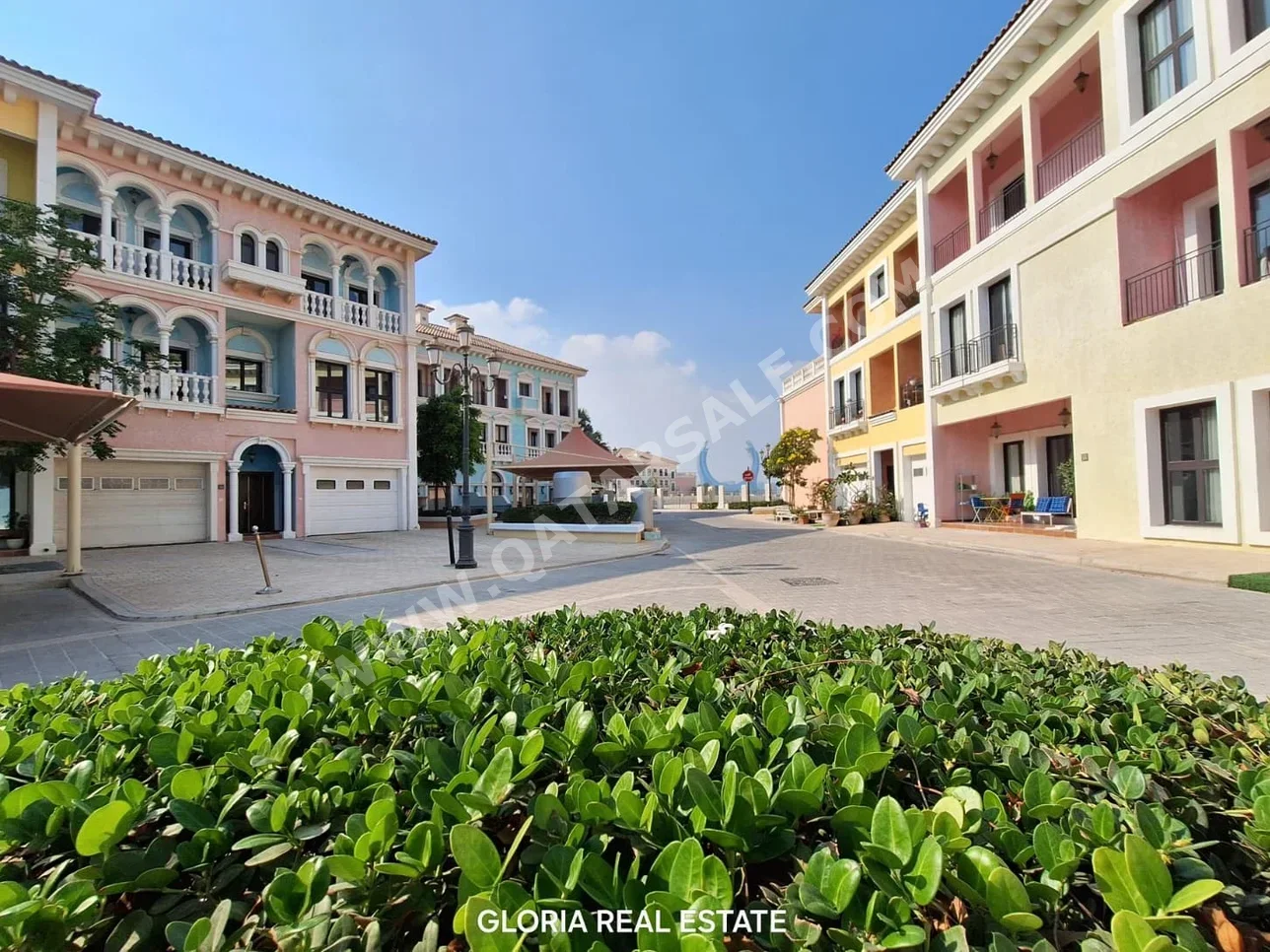 Townhouse  - Semi Furnished  - Doha  - The Pearl  - 2 Bedrooms