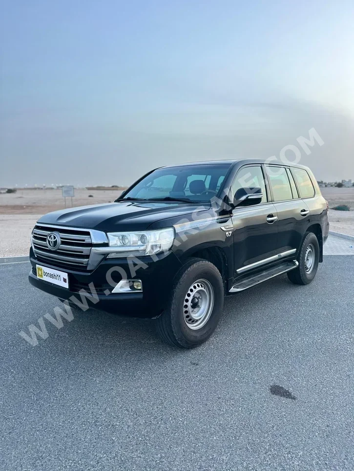 Toyota  Land Cruiser  VXR  2010  Automatic  169,000 Km  8 Cylinder  Four Wheel Drive (4WD)  SUV  Black
