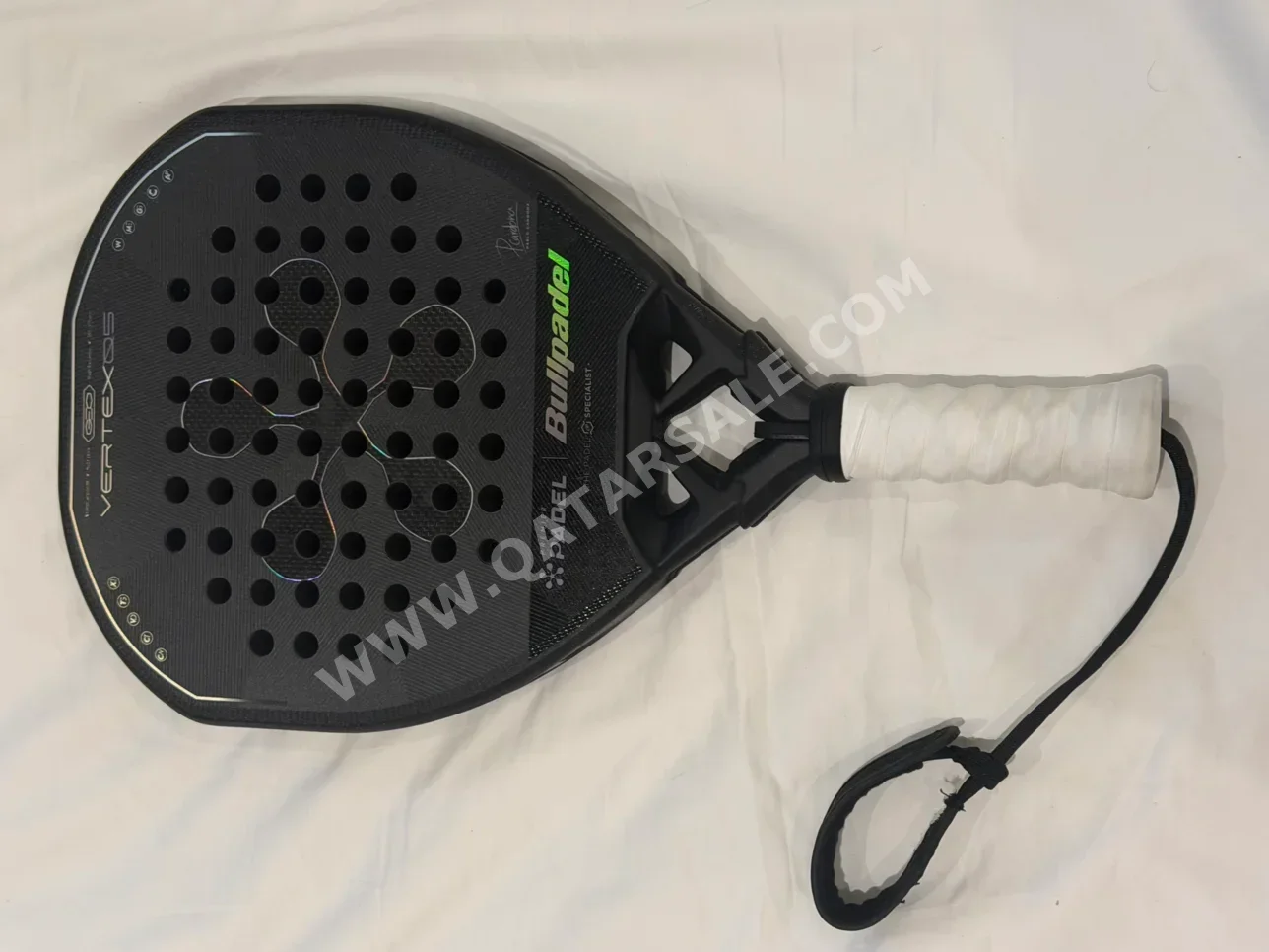 مضارب التنس / بادل أسود  للكبار  Bullpadel Vertex 05 Geo  يشمل حقيبة المضرب  للمتقدم