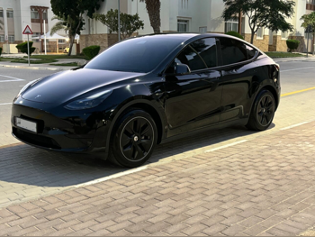 تسلا  واي  2022  اوتوماتيك  63,000 كم  0 سلندر  دفع خلفي  اس يو في  أسود