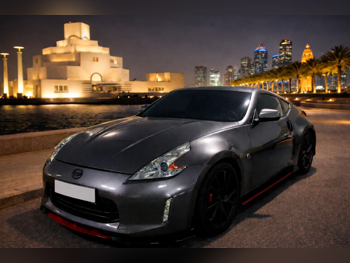 نيسان  زد  370  2014  اوتوماتيك  87,000 كم  6 سلندر  دفع خلفي  كوبيه \ سبورت  رمادي