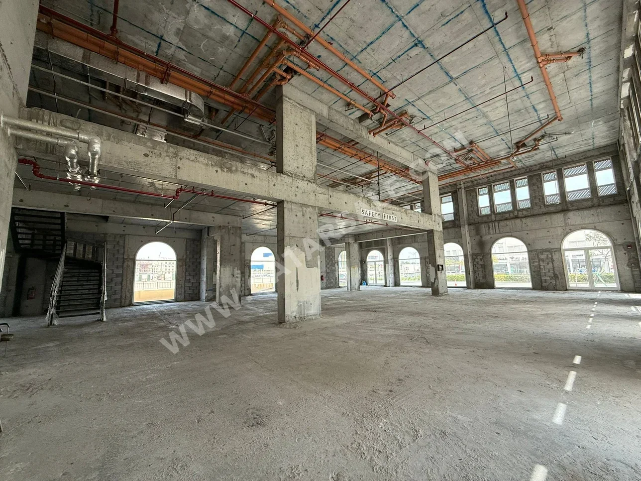 محلات تجارية - غير مفروشة - لوسيل للايجار - جبل ثعيلب