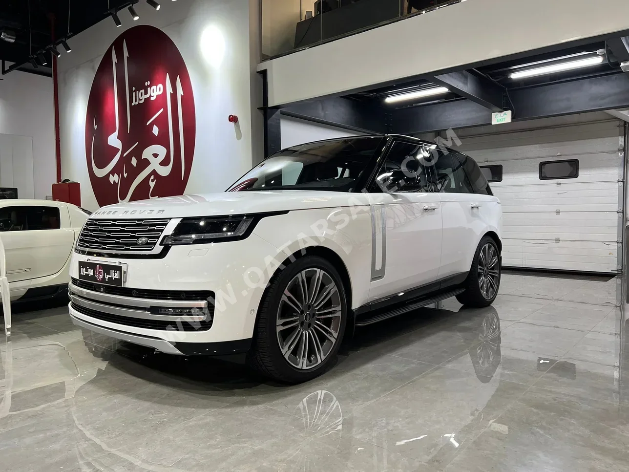 لاند روفر رنج روفر فوج اوتوبايوغرافي 2023 اوتوماتيك 67,000 كم 8 سلندر دفع رباعي اس يو في أبيض تحت الضمان