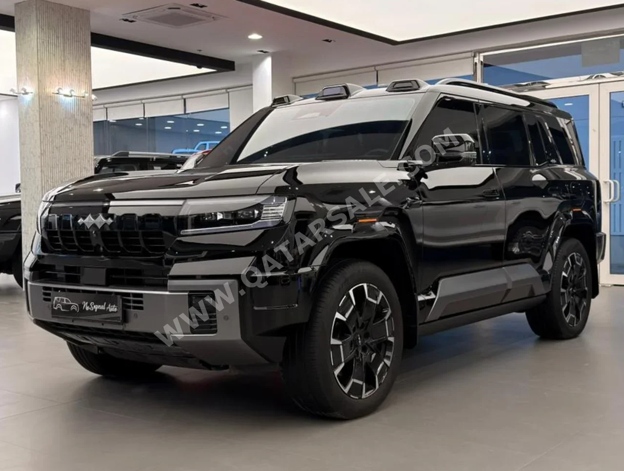 BYD Leopard 8 2025 Automatic 15,000 Km 4 Cylinder Four Wheel Drive (4WD) SUV Black