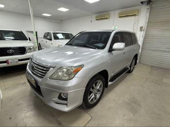 لكزس  ال اكس  570  2011  اوتوماتيك  299,000 كم  8 سلندر  دفع رباعي  اس يو في  فضي