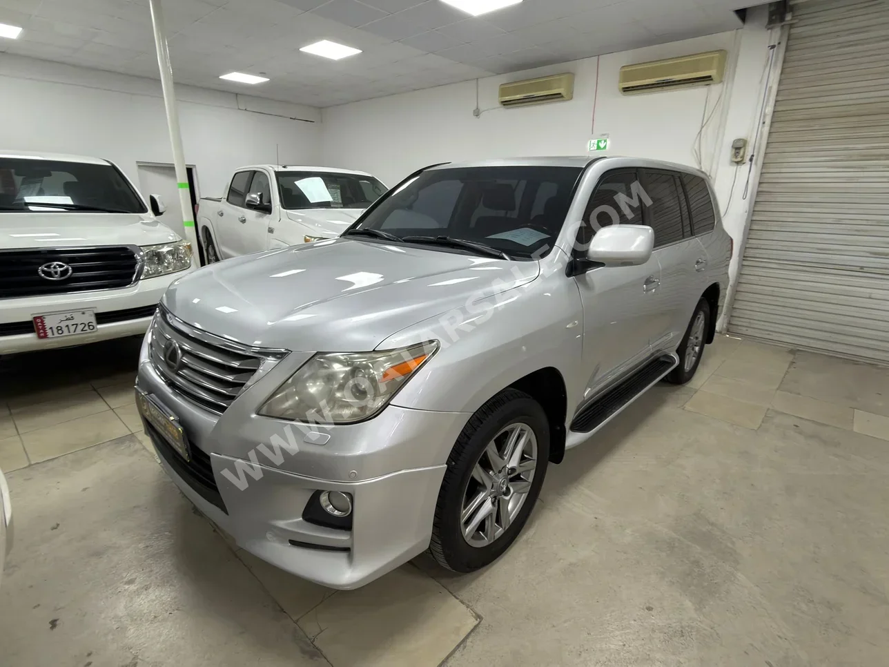 Lexus  LX  570  2011  Automatic  299,000 Km  8 Cylinder  Four Wheel Drive (4WD)  SUV  Silver
