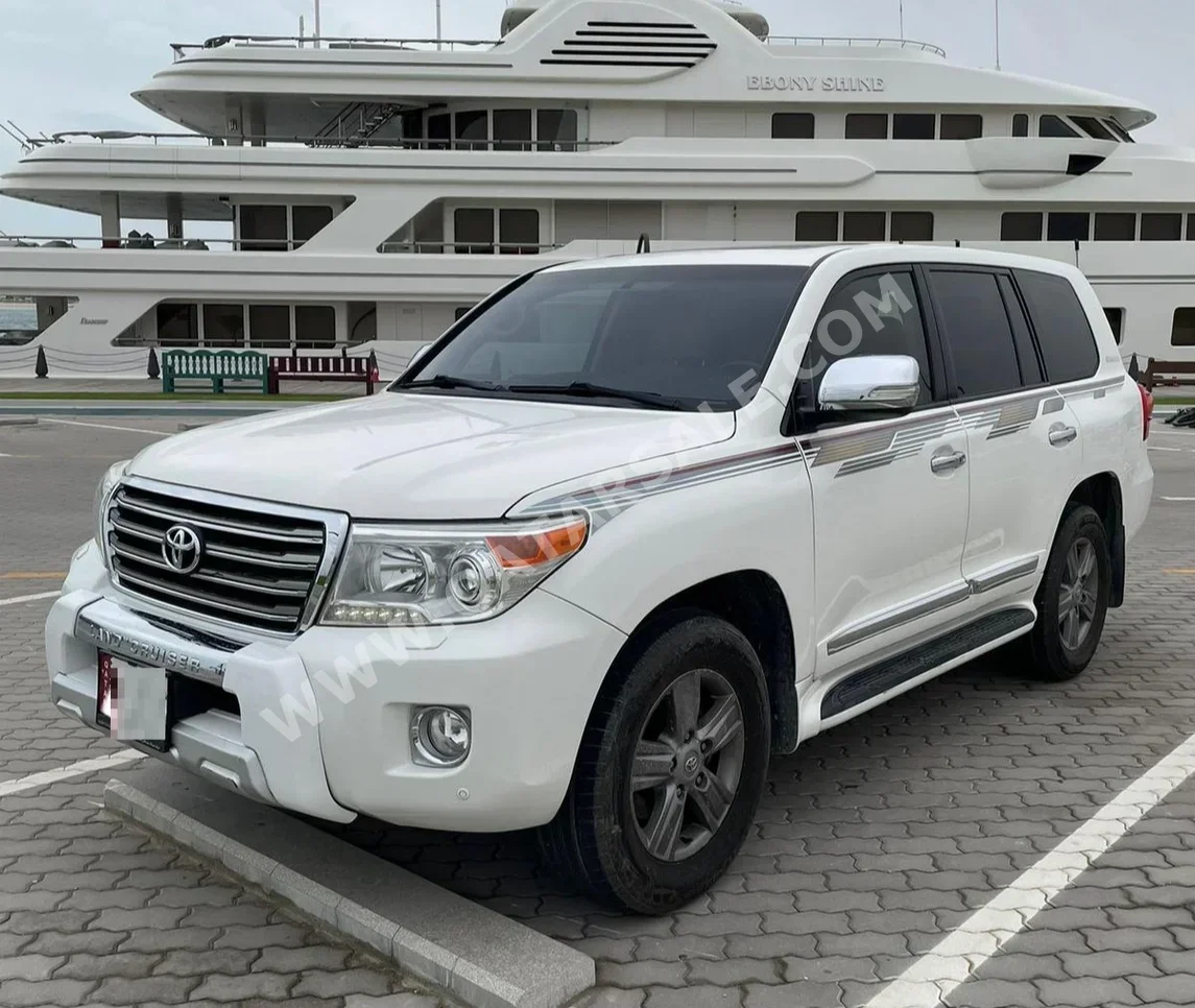 تويوتا  لاند كروزر  جي اكس ار  2015  اوتوماتيك  182,000 كم  6 سلندر  دفع رباعي  اس يو في  أبيض