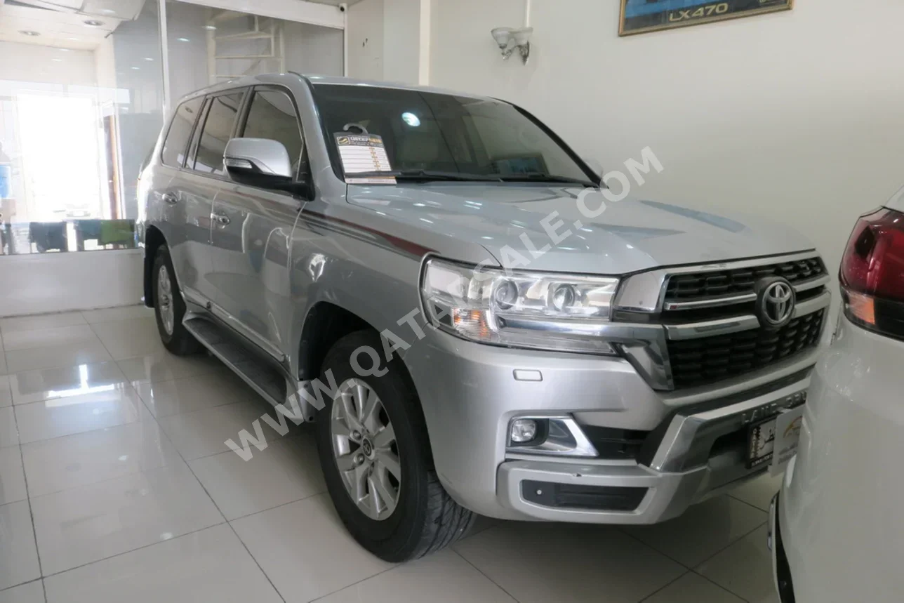 Toyota  Land Cruiser  GXR  2021  Automatic  147,000 Km  8 Cylinder  Four Wheel Drive (4WD)  SUV  Silver