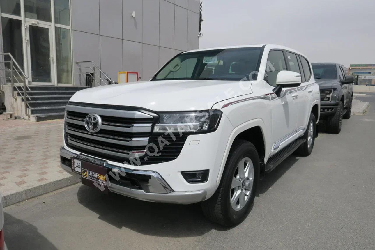 تويوتا  لاند كروزر  جي اكس ار توين توربو  2022  اوتوماتيك  177,000 كم  6 سلندر  دفع رباعي  اس يو في  أبيض