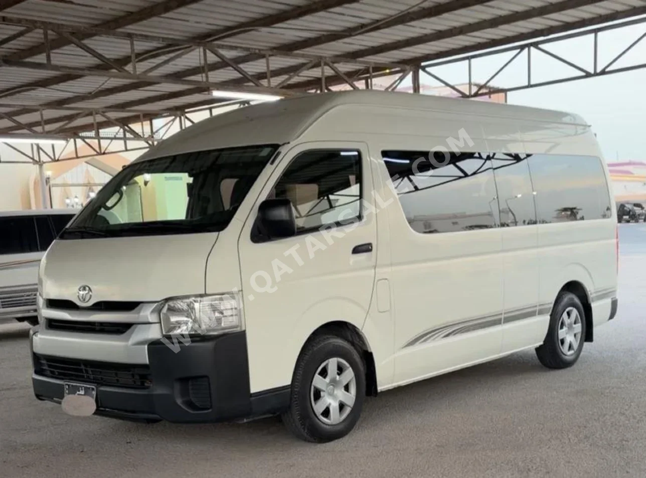 تويوتا  هايس  2018  عادي  180,000 كم  4 سلندر  دفع خلفي  فان \ باص  أبيض