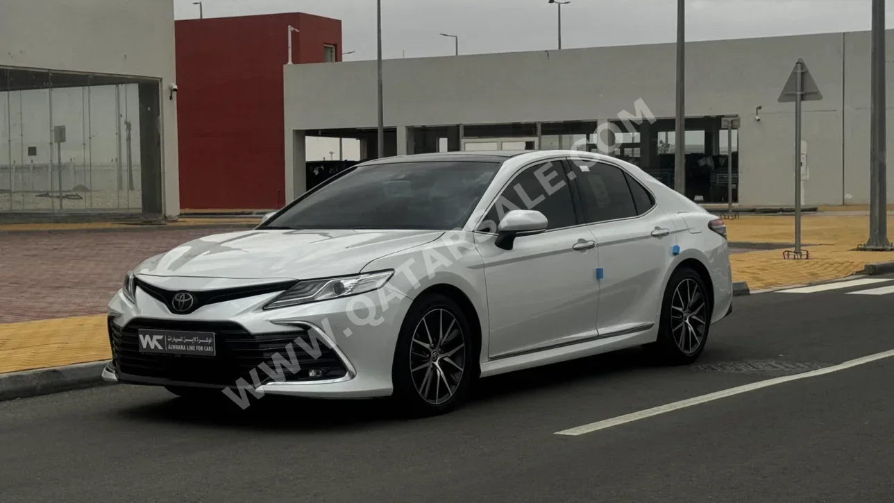 تويوتا  كامري  ليمتد  2024  اوتوماتيك  33,000 كم  6 سلندر  سحب امامي  سيدان  أبيض  تحت الضمان