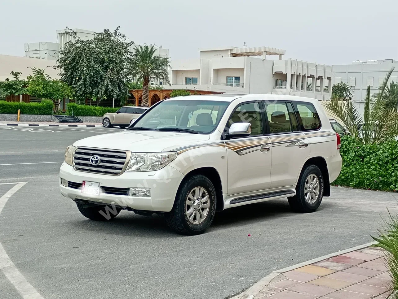 تويوتا  لاند كروزر  في اكس ار  2009  اوتوماتيك  510,000 كم  8 سلندر  دفع رباعي  اس يو في  أبيض
