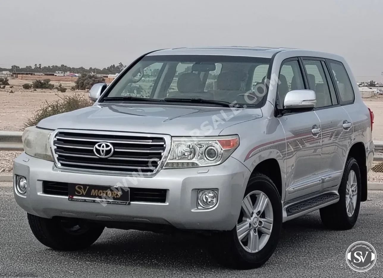 تويوتا  لاند كروزر  جي اكس ار  2013  اوتوماتيك  221,000 كم  8 سلندر  دفع رباعي  اس يو في  أبيض