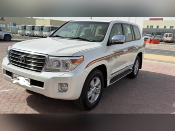 Toyota  Land Cruiser  GXR  2013  Automatic  340,000 Km  8 Cylinder  Four Wheel Drive (4WD)  SUV  White