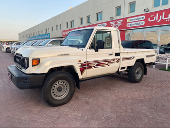 Toyota  Land Cruiser  LX  2024  Automatic  39,000 Km  6 Cylinder  Four Wheel Drive (4WD)  Pick Up  White  With Warranty