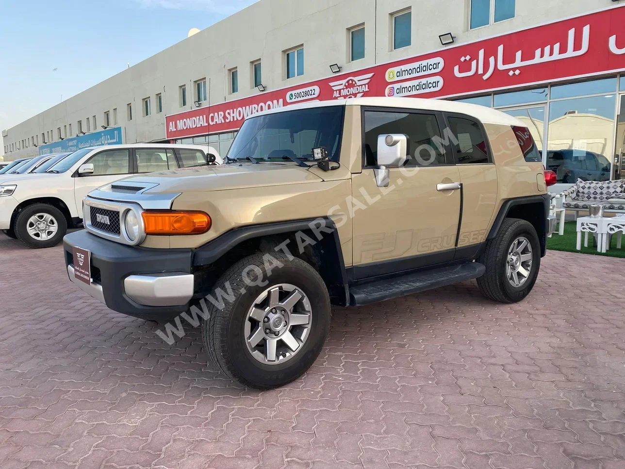 Toyota  FJ Cruiser  TRD  2016  Automatic  272,000 Km  6 Cylinder  Four Wheel Drive (4WD)  SUV  Beige