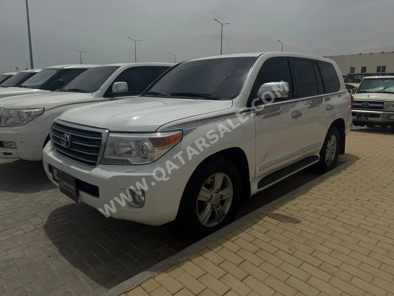 تويوتا  لاند كروزر  جي اكس ار  2014  اوتوماتيك  400,000 كم  8 سلندر  دفع رباعي  اس يو في  أبيض