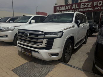 تويوتا  لاند كروزر  في اكس ار توين توربو  2022  اوتوماتيك  173,000 كم  6 سلندر  دفع رباعي  اس يو في  أبيض
