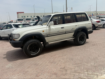 Toyota  Land Cruiser  VXR  1997  Automatic  439,000 Km  8 Cylinder  Four Wheel Drive (4WD)  SUV  White