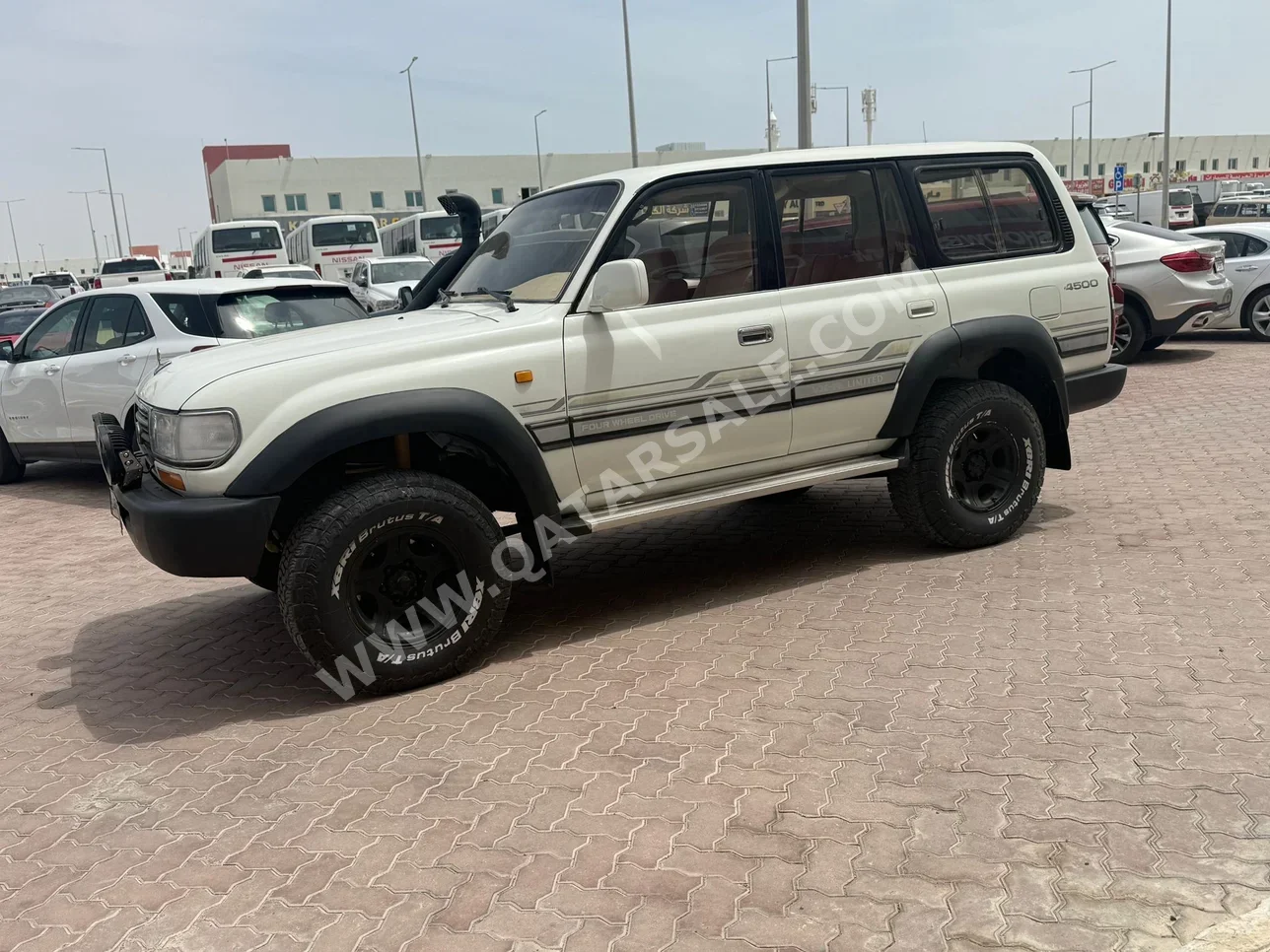 Toyota  Land Cruiser  VXR  1997  Automatic  439,000 Km  8 Cylinder  Four Wheel Drive (4WD)  SUV  White