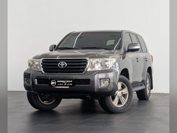 تويوتا  لاند كروزر  جي اكس  2014  اوتوماتيك  248,520 كم  6 سلندر  دفع رباعي  اس يو في  بني