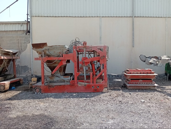 Concrete leveling machine