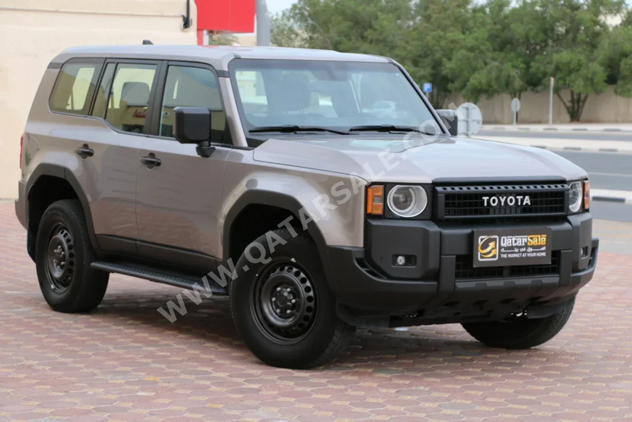 تويوتا  برادو  تي اكس تيربو  2025  اوتوماتيك  21,000 كم  4 سلندر  دفع رباعي  اس يو في  برونزي  تحت الضمان