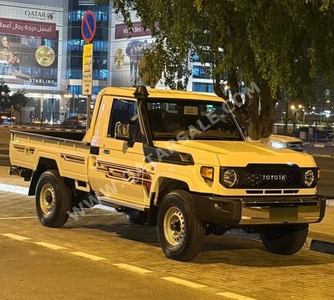 تويوتا لاند كروزر ال اكس 2025 عادي 3,000 كم 4 سلندر دفع رباعي بيكب أبيض تحت الضمان