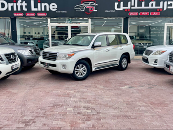 تويوتا  لاند كروزر  جي اكس ار  2014  اوتوماتيك  315,000 كم  6 سلندر  دفع رباعي  اس يو في  أبيض