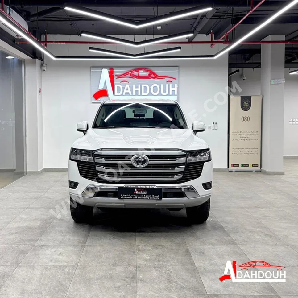 تويوتا  لاند كروزر  جي اكس  2025  اوتوماتيك  49,000 كم  6 سلندر  دفع رباعي  اس يو في  أبيض  تحت الضمان