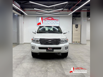 تويوتا  لاند كروزر  جي اكس ار  2015  اوتوماتيك  314,000 كم  8 سلندر  دفع رباعي  اس يو في  أبيض